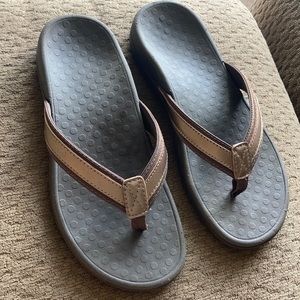 • vionic • sandals